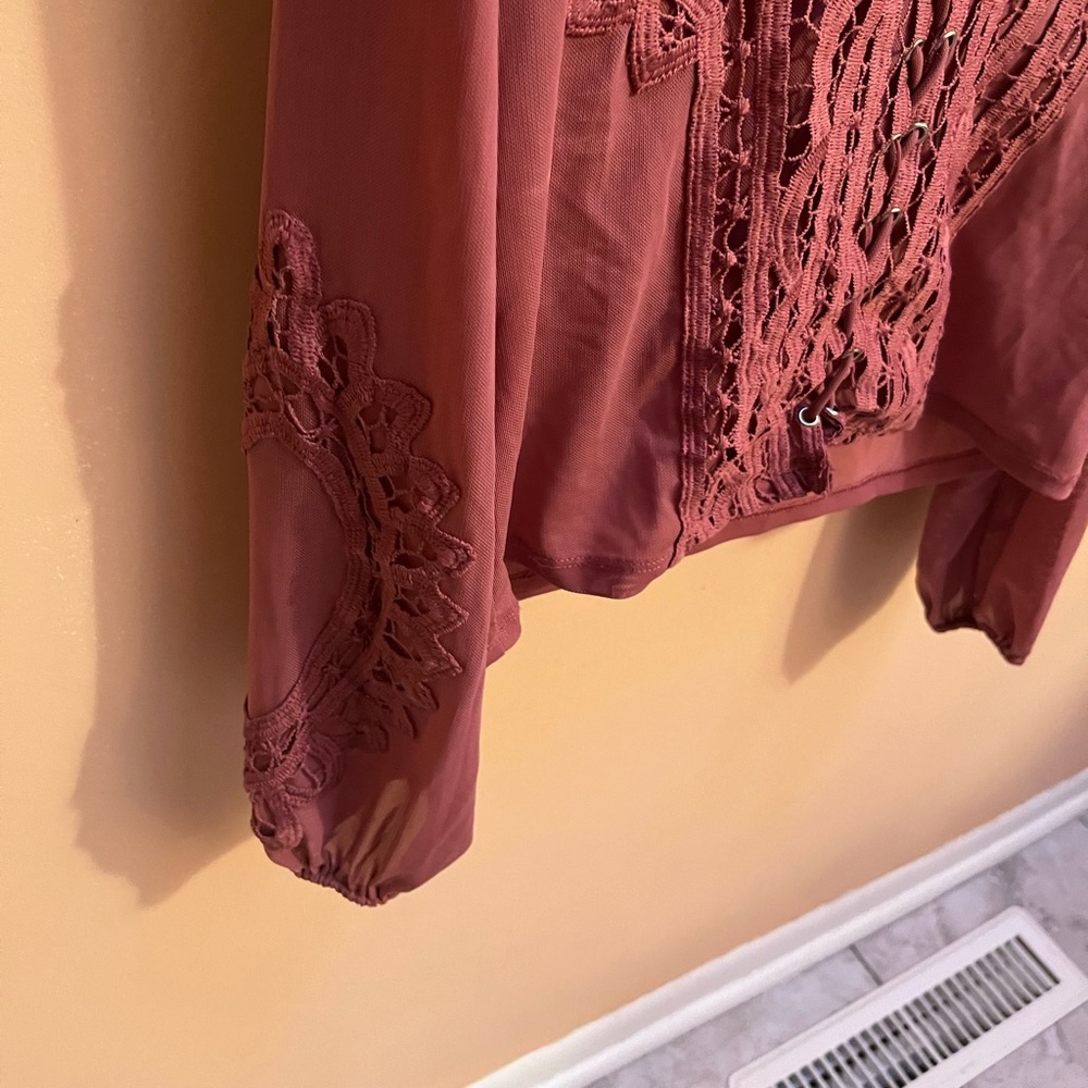 Gimmicks by Buckle mauve pink crochet lace up blouse - Picture 6 of 9